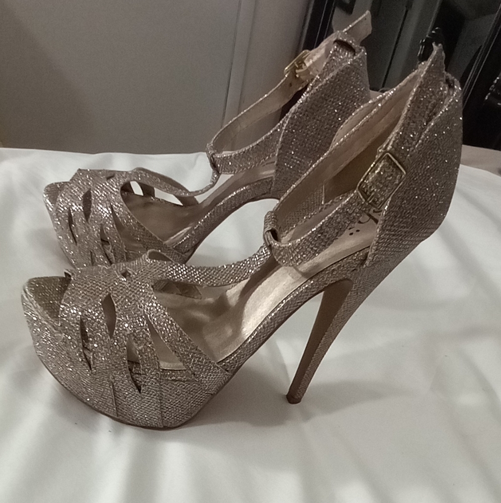 Shi by Journeys Heels